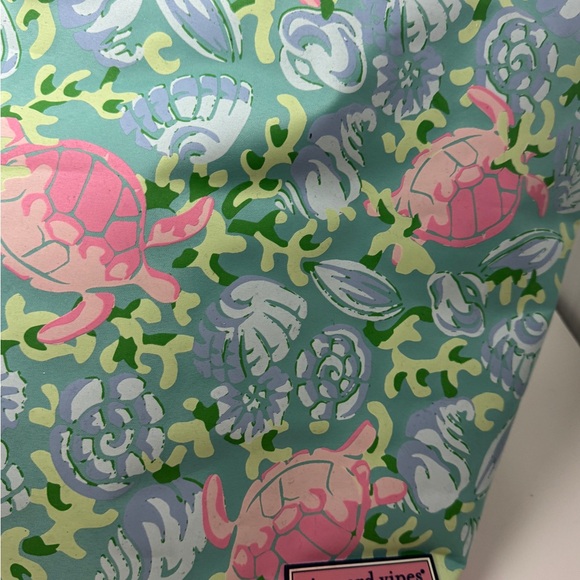 NWT Vineyard Vines Sea Turtle Tote with Pink Accents - Picture 3 of 7